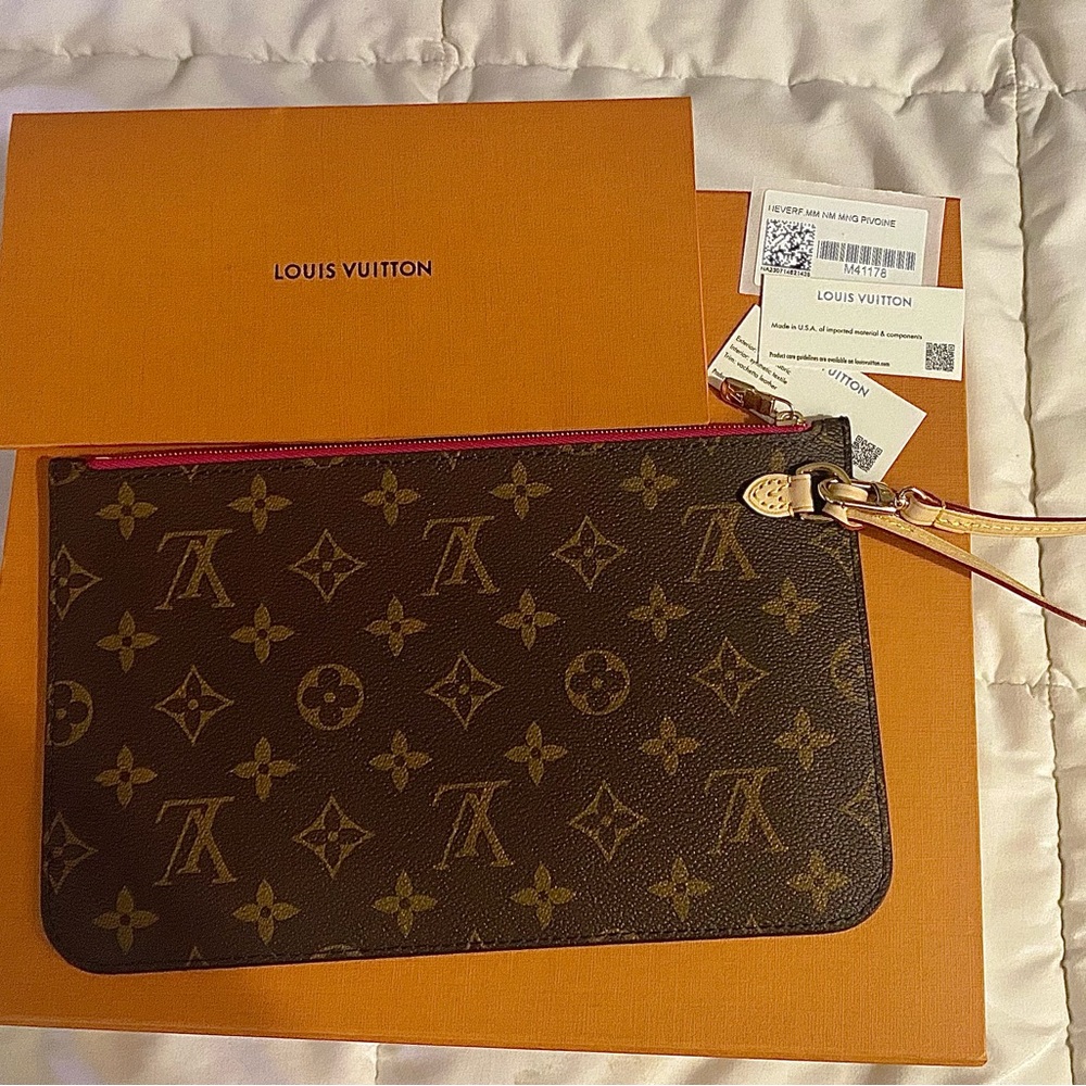Authentic Louis Vuitton Neverfull Monogram Pouch Wristlet